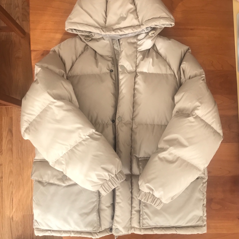 Aritzia Basecamp Puffer Oversized Down Jacket in Size Small (color Earthy Beige)